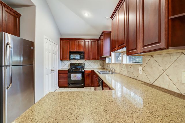 2211 Roy Street B, Houston, TX 77007