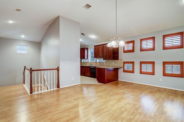 2211 Roy Street B, Houston, TX 77007