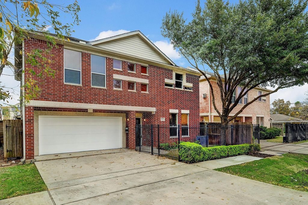 2211 Roy Street B, Houston, TX 77007