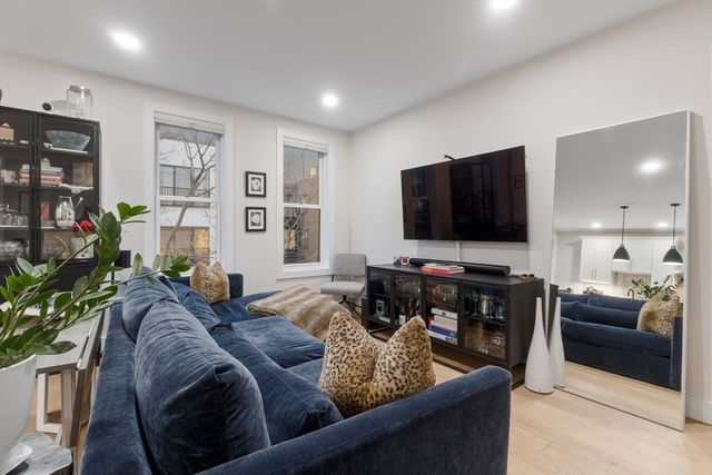 202 Maverick St 301, Boston, MA 02128