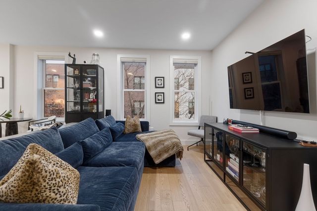 202 Maverick St 301, Boston, MA 02128