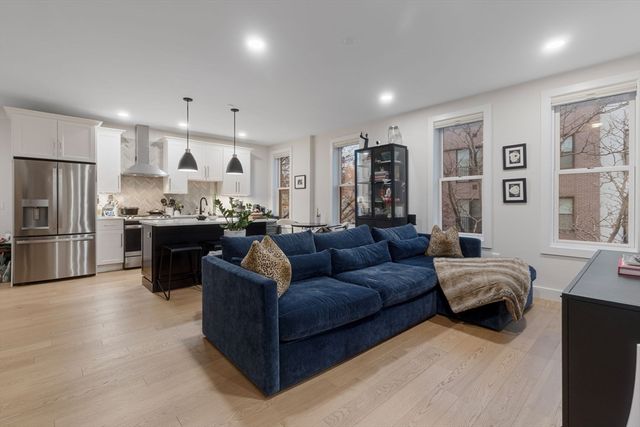 202 Maverick St 301, Boston, MA 02128