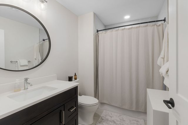 202 Maverick St 301, Boston, MA 02128