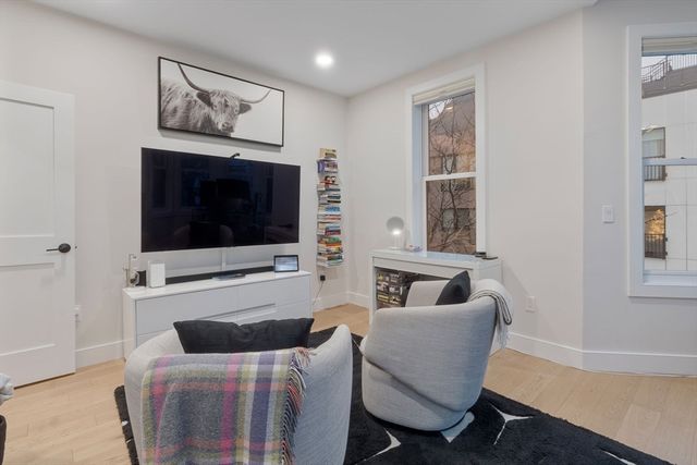 202 Maverick St 301, Boston, MA 02128