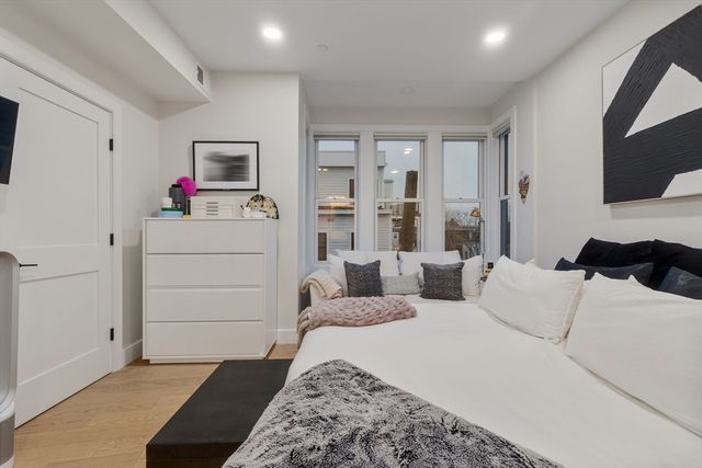 202 Maverick St 301, Boston, MA 02128