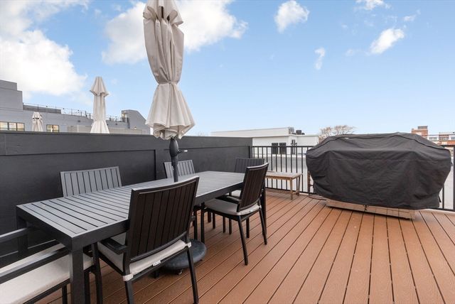 202 Maverick St 301, Boston, MA 02128