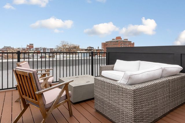 202 Maverick St 301, Boston, MA 02128