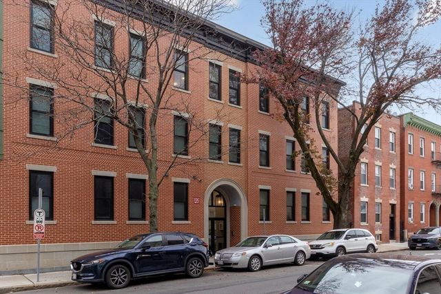 202 Maverick St 301, Boston, MA 02128