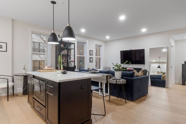 202 Maverick St 301, Boston, MA 02128