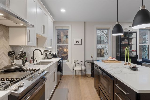 202 Maverick St 301, Boston, MA 02128