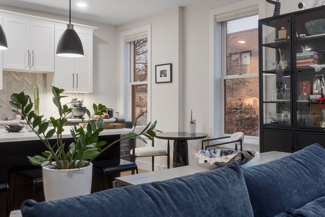 202 Maverick St 301, Boston, MA 02128