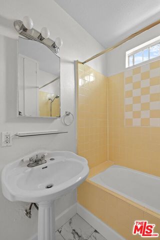 2528 Military Avenue, Los Angeles, CA 90064