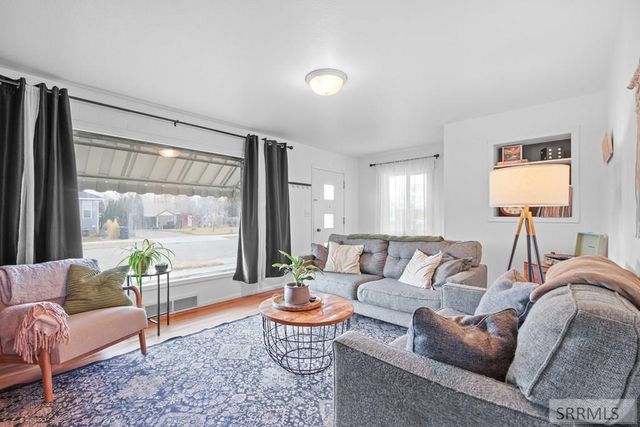 1675 S Higbee Avenue, Idaho Falls, ID 83404