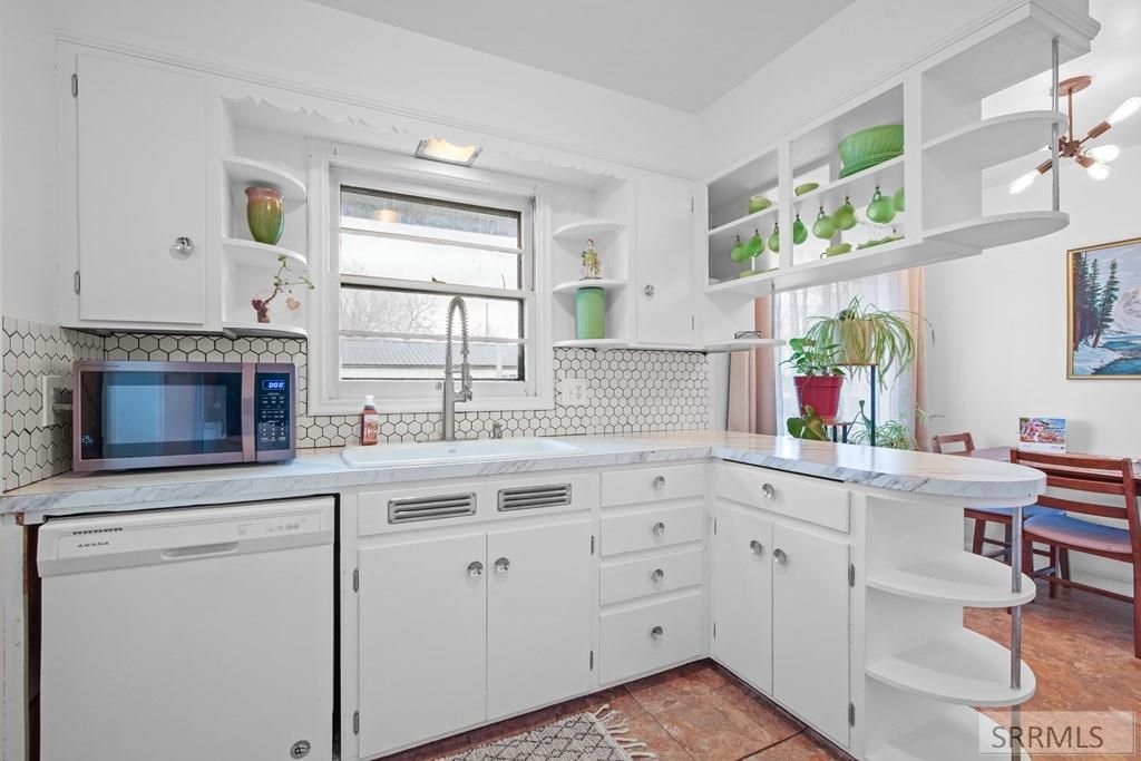 Image 11 of property listing at 1675 S Higbee Avenue, Idaho Falls, ID 83404