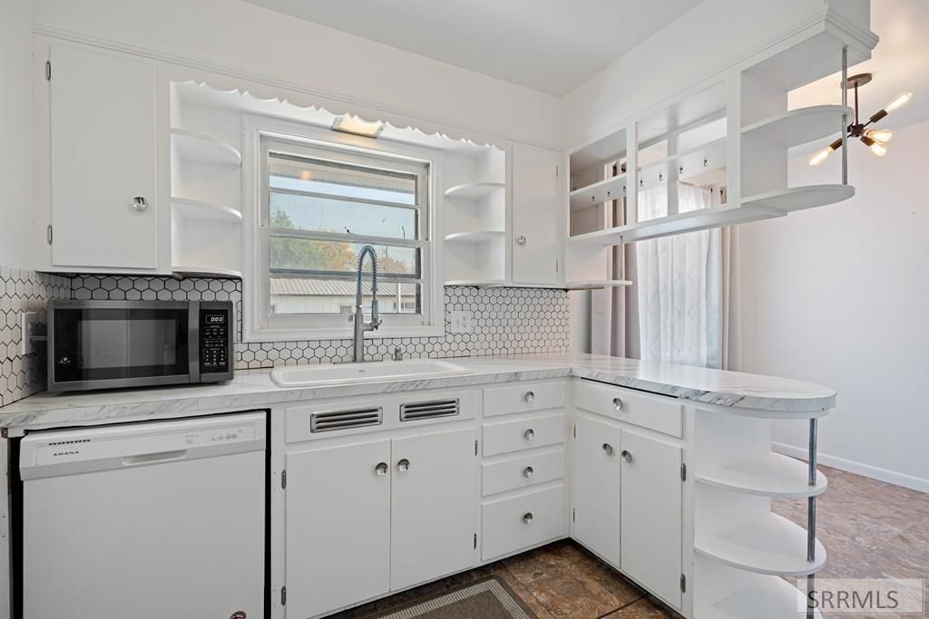 Image 12 of property listing at 1675 S Higbee Avenue, Idaho Falls, ID 83404