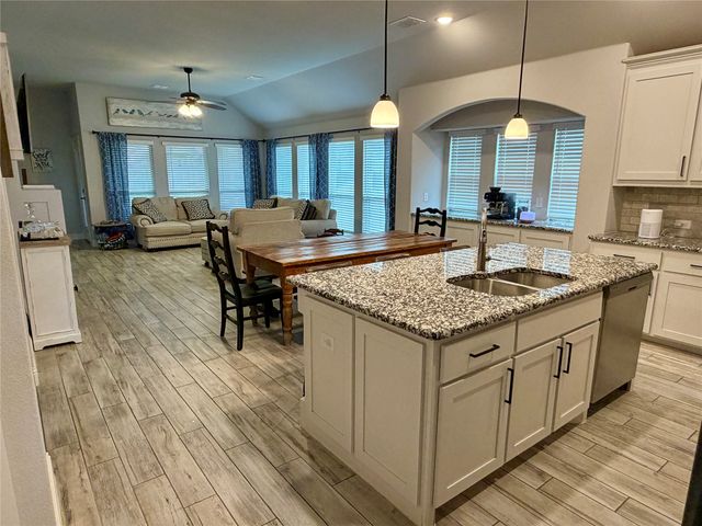 729 Oakleaf Drive, Midlothian, TX 76065