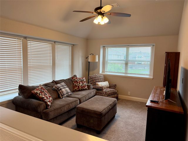 729 Oakleaf Drive, Midlothian, TX 76065