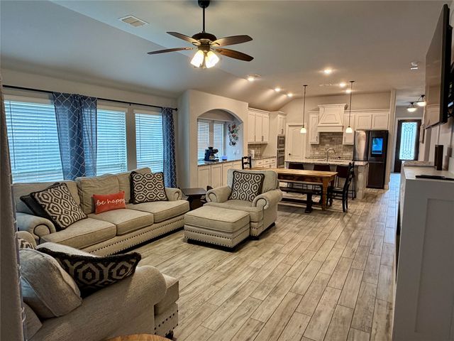 729 Oakleaf Drive, Midlothian, TX 76065