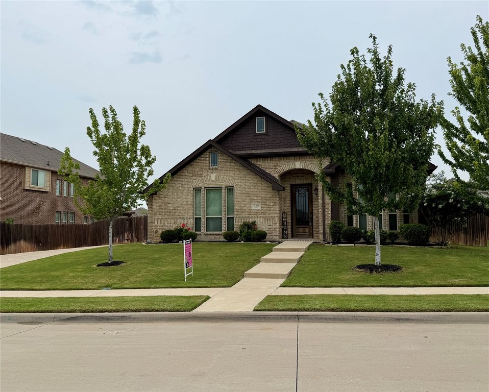 729 Oakleaf Drive, Midlothian, TX 76065