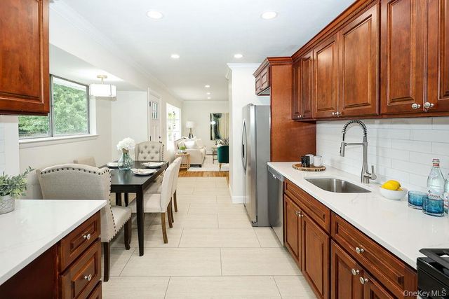 21 Dewey Road, Commack, NY 11725
