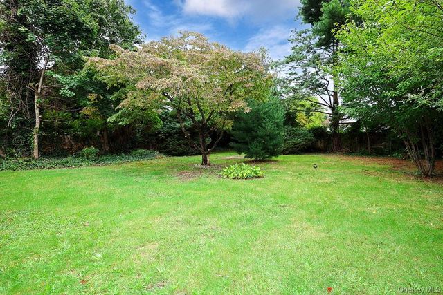 21 Dewey Road, Commack, NY 11725