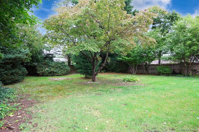 21 Dewey Road, Commack, NY 11725