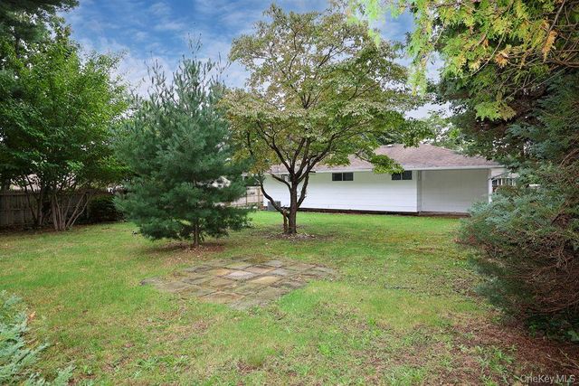 21 Dewey Road, Commack, NY 11725