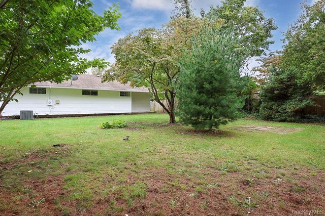 21 Dewey Road, Commack, NY 11725