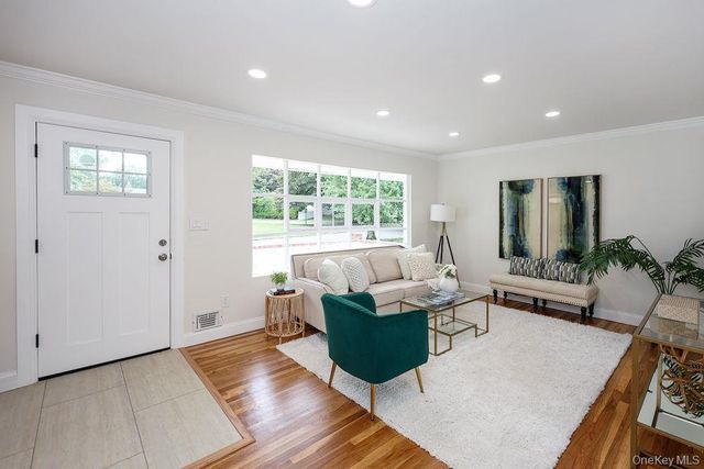 21 Dewey Road, Commack, NY 11725