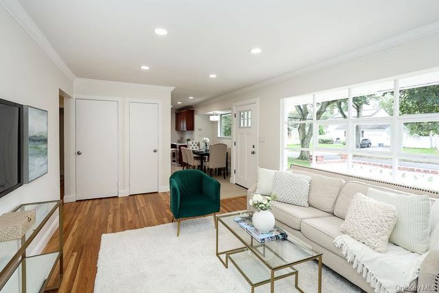 21 Dewey Road, Commack, NY 11725