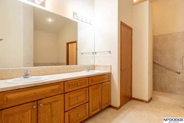 2242 Stone Creek Loop S, Lincoln, NE 68512