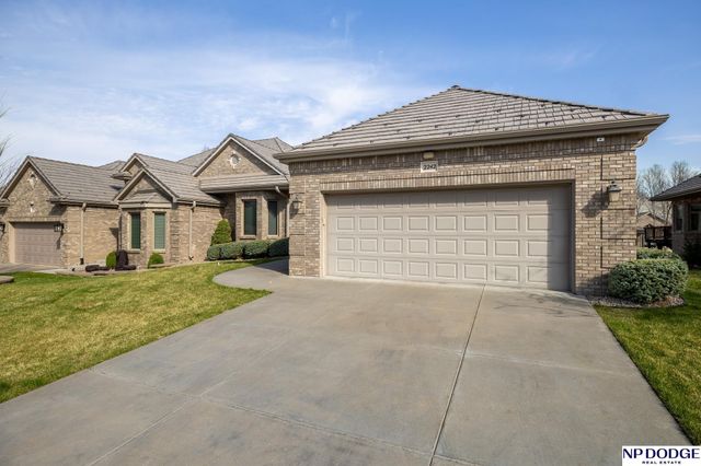 2242 Stone Creek Loop S, Lincoln, NE 68512
