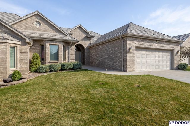 2242 Stone Creek Loop S, Lincoln, NE 68512