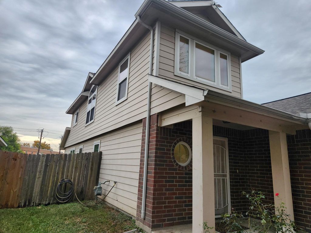 4218 Buras Pass Lane, Houston, TX 77045