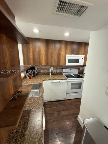 9220 Fontainebleau Blvd 508, Miami, FL 33172