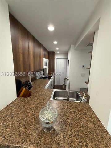 9220 Fontainebleau Blvd 508, Miami, FL 33172