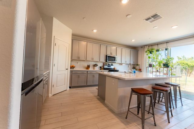 187 Cardini Ln, Lincoln, CA 95648