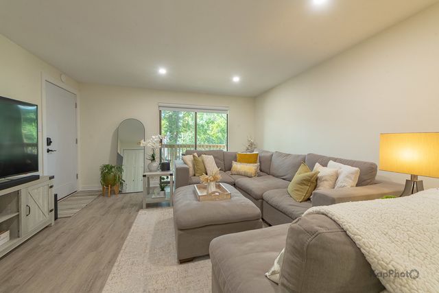 6612 W 64th Place 2W, Chicago, IL 60638