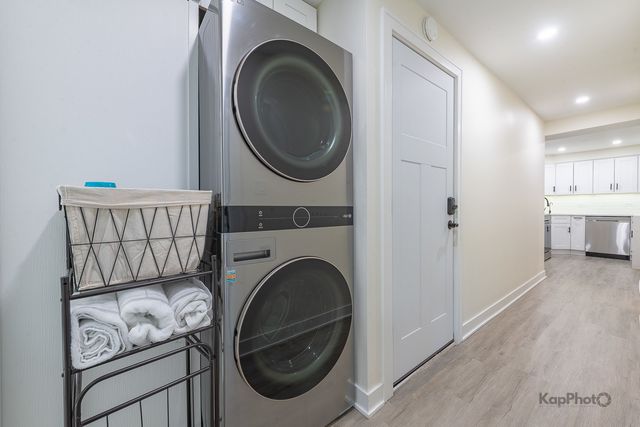 6612 W 64th Place 2W, Chicago, IL 60638