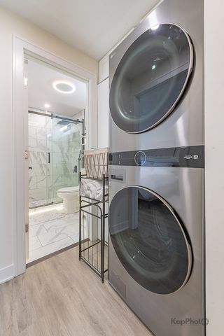 6612 W 64th Place 2W, Chicago, IL 60638