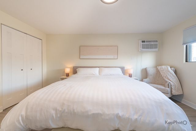 6612 W 64th Place 2W, Chicago, IL 60638