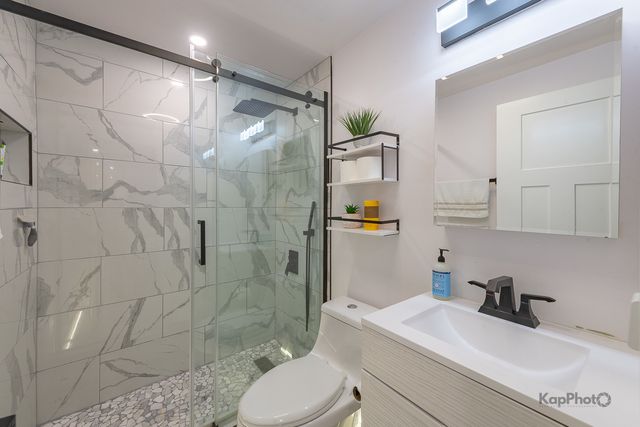 6612 W 64th Place 2W, Chicago, IL 60638