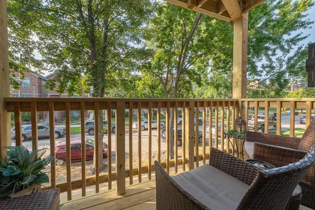 6612 W 64th Place 2W, Chicago, IL 60638