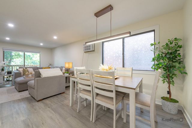 6612 W 64th Place 2W, Chicago, IL 60638