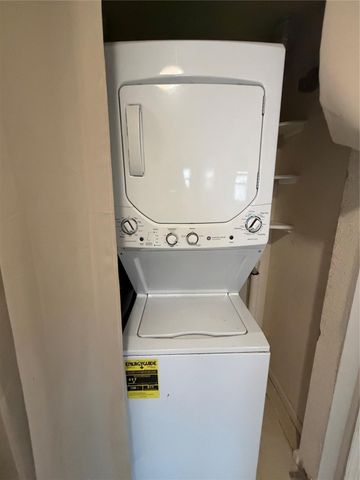 2110 NE 42nd Court E, Lighthouse Point, FL 33064