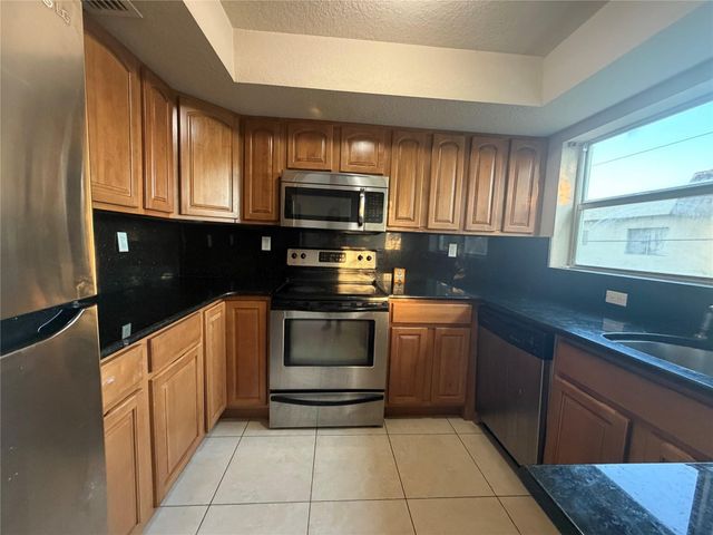 2110 NE 42nd Court E, Lighthouse Point, FL 33064