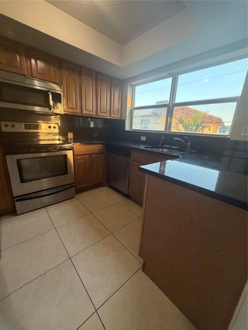 2110 NE 42nd Court E, Lighthouse Point, FL 33064