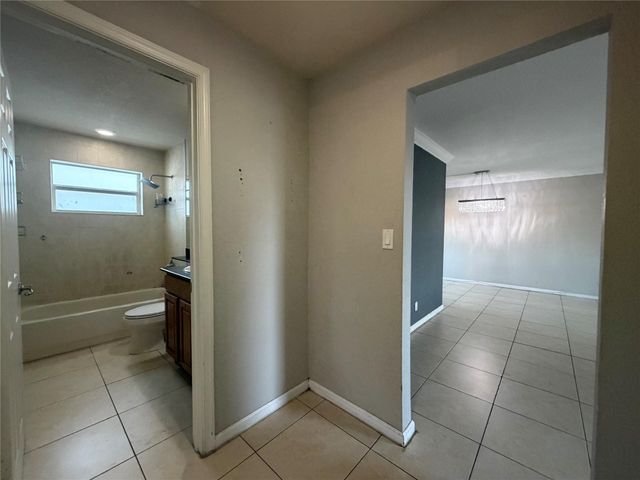 2110 NE 42nd Court E, Lighthouse Point, FL 33064