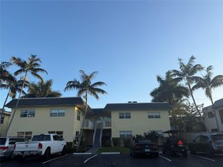 2110 NE 42nd Court E, Lighthouse Point, FL 33064