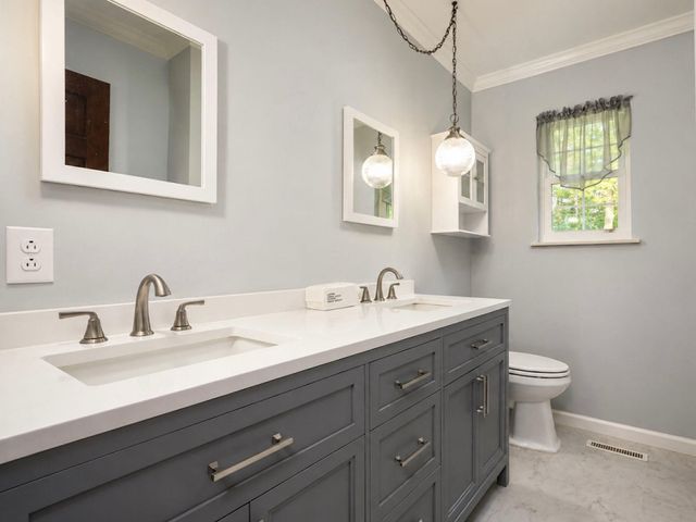 725 Oak Grove Road, Benton, TN 37307